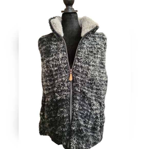 Simply Southern Large Faux Fur Vest black and gray - Picture 14 of 14